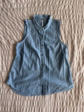 Free People Sleeveless Button Down Raw Hem Top (XS)